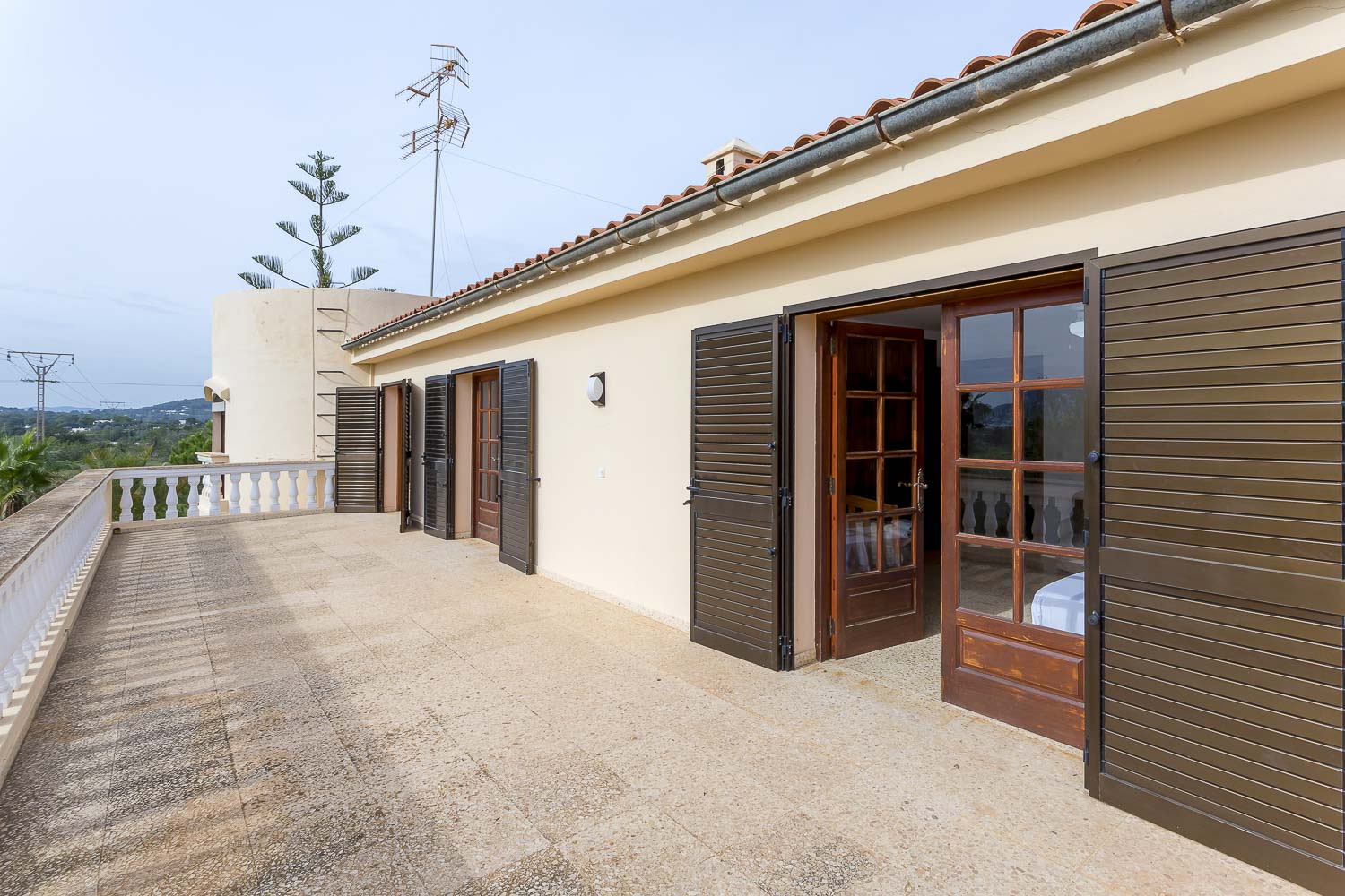 Huge balcony that communicates three rooms